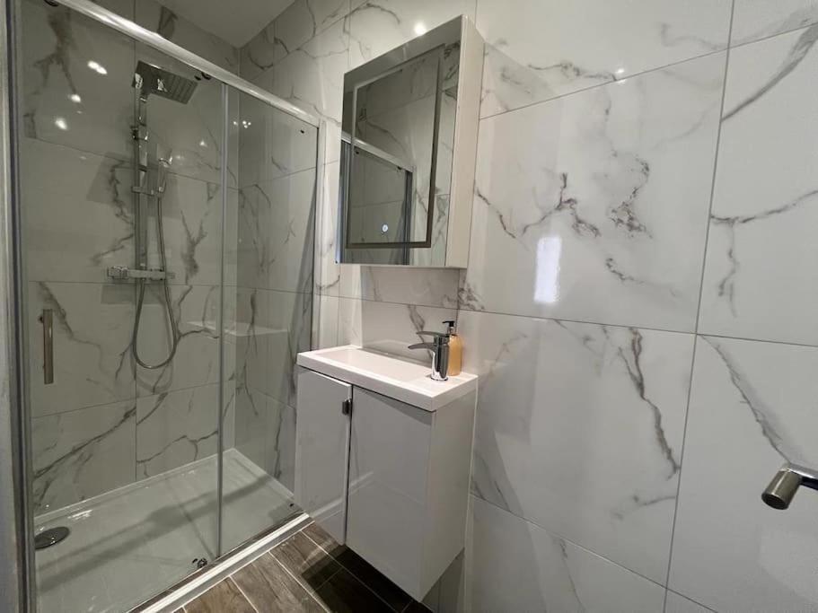 Star London Finchley Road 1-Bed Hideaway Londres Exterior foto