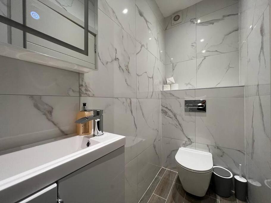 Star London Finchley Road 1-Bed Hideaway Londres Exterior foto
