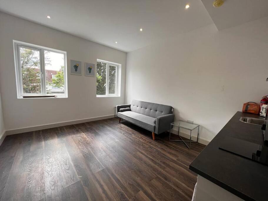 Star London Finchley Road 1-Bed Hideaway Londres Exterior foto